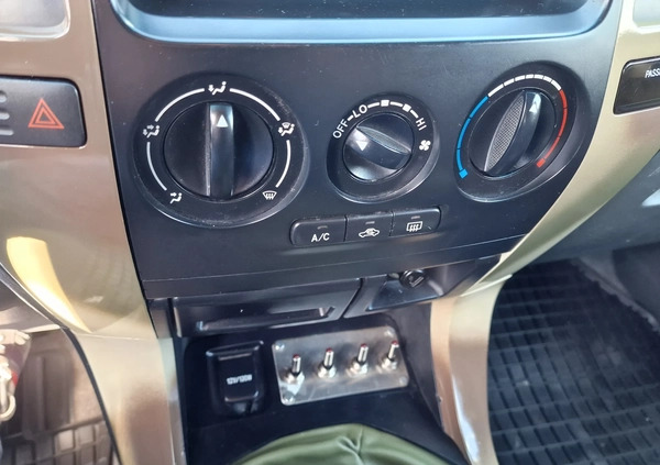 Toyota Land Cruiser cena 124000 przebieg: 220000, rok produkcji 2007 z Brzeziny małe 781